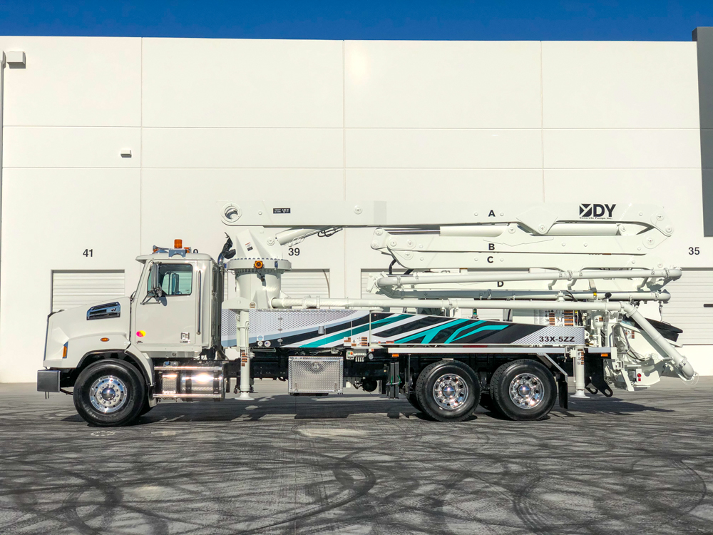 DY Concrete Pumps 33X-5ZZ pump outside of the WOC event