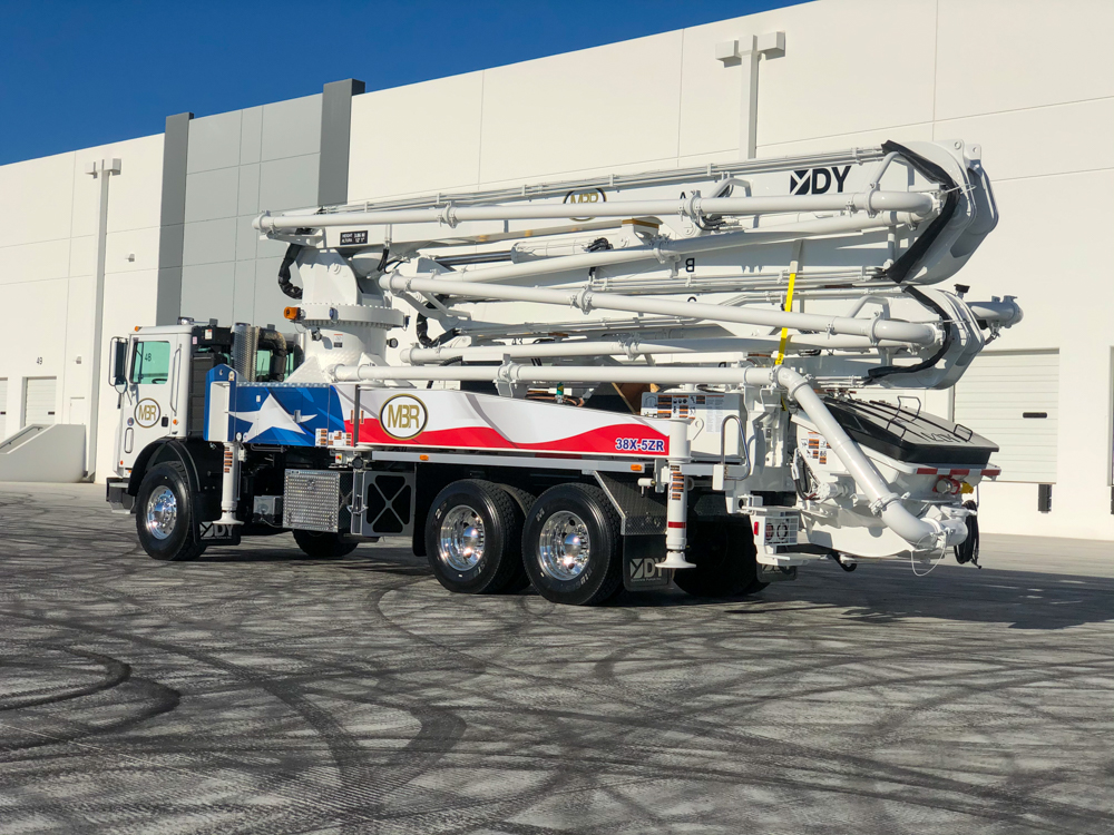 DY 38X-5ZR being displayed outside of the WOC event