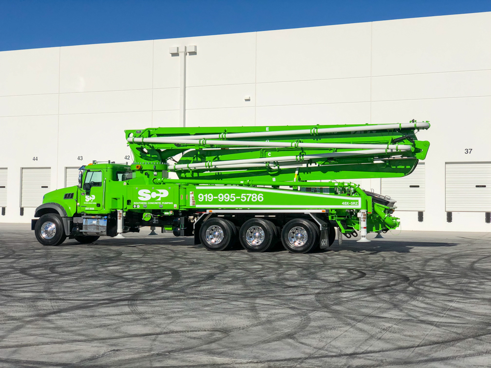 green 48X-5RZ boom pump manufactured by DY Concrete Pumps at the WOC event